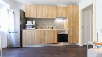Apartment, 1 Bedroom, Kitchen | Private kitchen | Full-size fridge, microwave, oven, stovetop