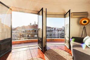 Living area - Marquês Balcony by Homing (Lisbon)