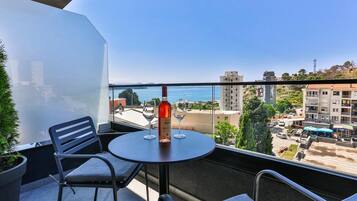 Deluxe kamer, niet-roken, uitzicht op zee (4 guests) | Balkon