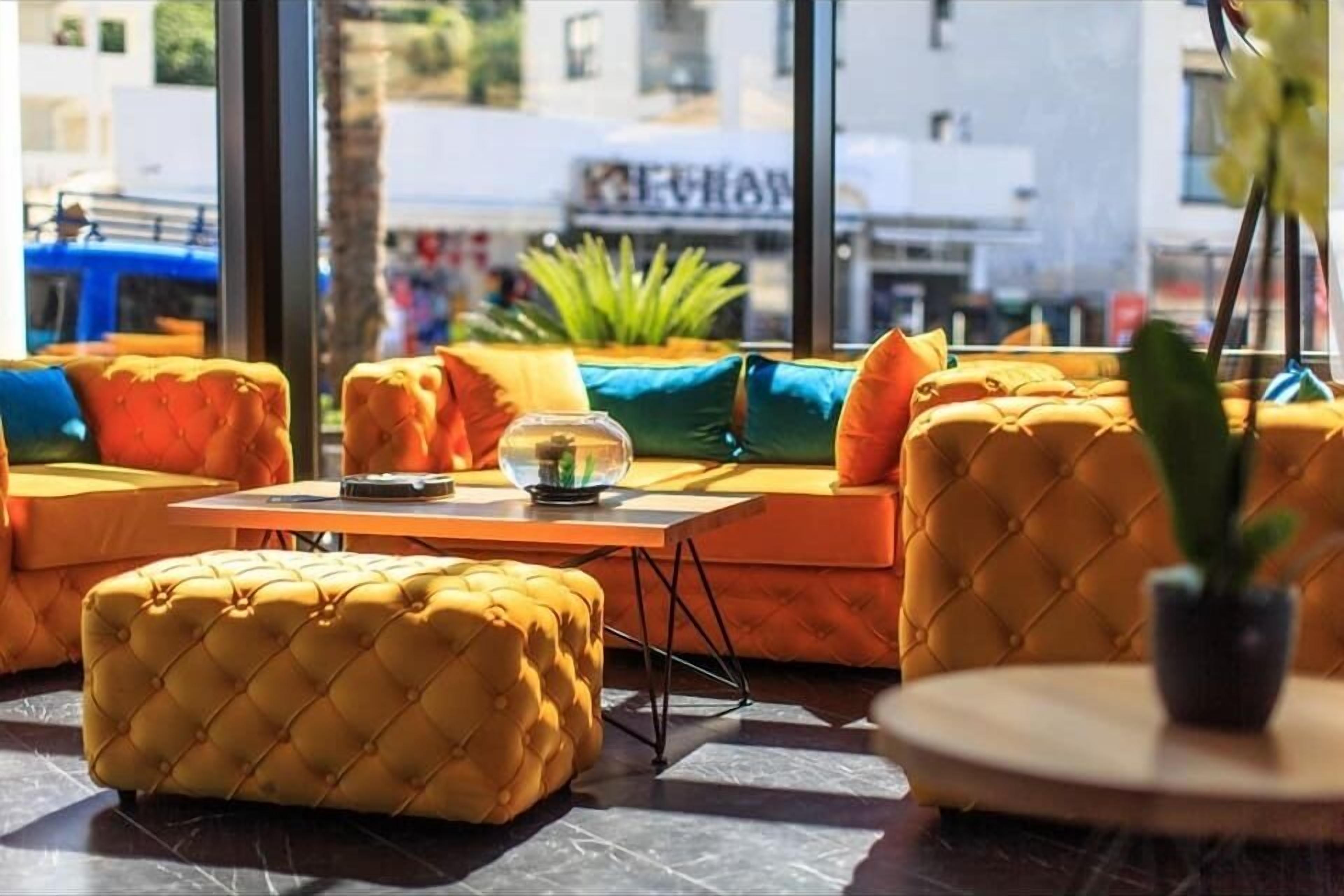 Lobby-Lounge