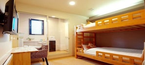 1 bedroom, desk, internet, bed sheets