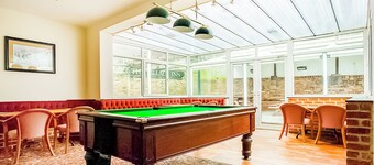 เดอะ วิลเลจ อินน์, เมอร์ตัน ซีแฮม