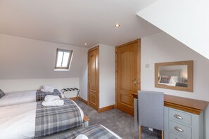 Luxury Cottage | 2 bedrooms, premium bedding, desk, laptop workspace