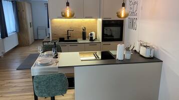 Kühlschrank, Ofen, Herdplatte, Geschirrspüler