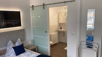 1 bedroom, travel cot, free WiFi, bed sheets