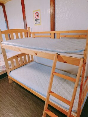 1 bedroom, desk, free WiFi, bed sheets