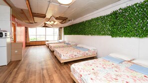 1 bedroom, desk, free WiFi, bed sheets