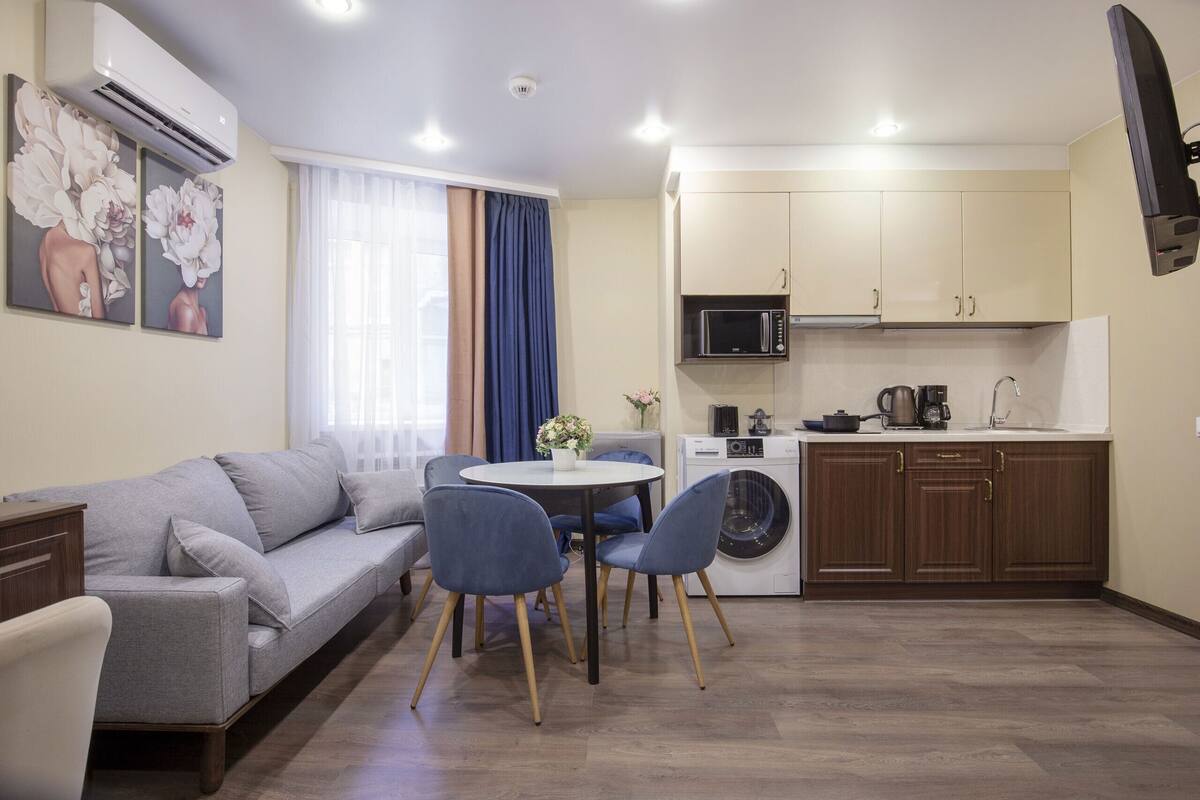 Business-Apartment | Wohnbereich | Fernseher, Fußbodenheizung
