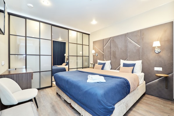 1 bedroom, in-room safe, blackout curtains, soundproofing