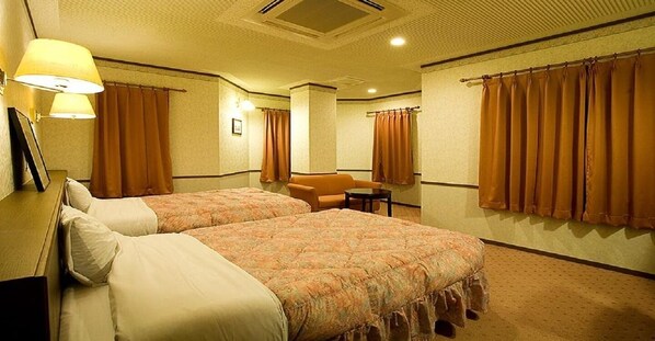 1 室のベッドルーム、デスク、インターネット、ベッドシーツ