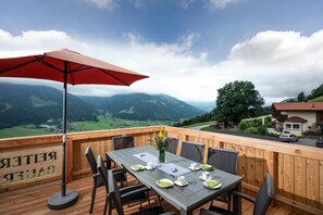 Outdoor dining - Apartment mountain world (Kirchberg in Tirol)
