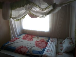 Single Room | Free WiFi, bed sheets - Maureen's Hotel (Nairobi)