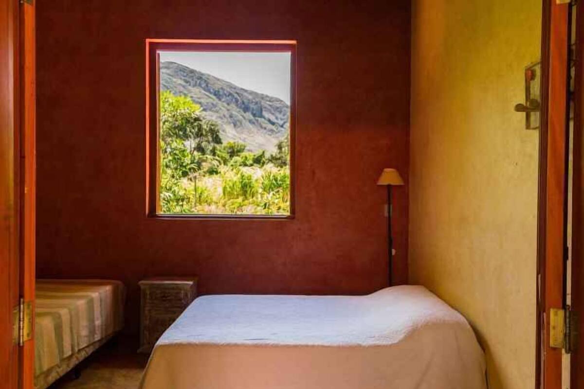 Minibar, escritorio, wifi gratis y ropa de cama 