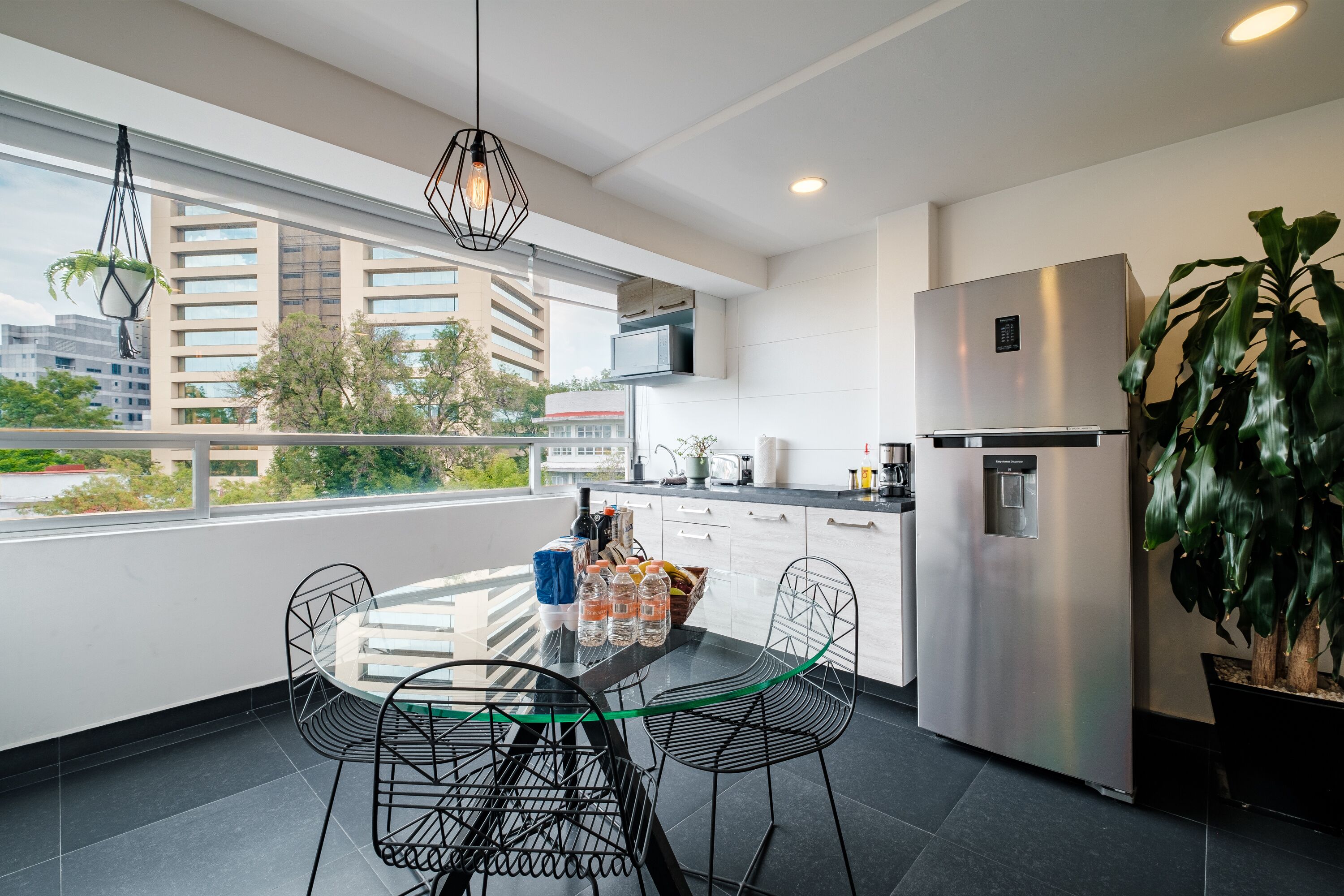 Departamento, 2 habitaciones | Cocina privada | Cafetera y tetera, refrigerador, microondas y parrilla de estufa 