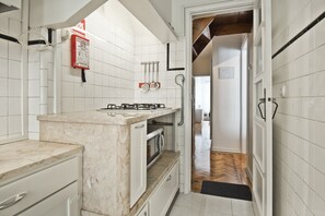 Fridge, stovetop, coffee/tea maker, toaster