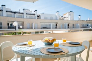 Outdoor dining - Santa Luzia Terrace Apartment (S31) (Santa Luzia)