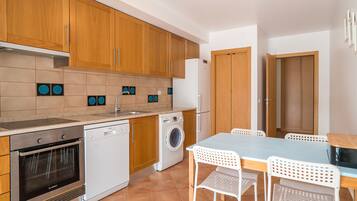 Frigorifero, microonde, forno, lavastoviglie