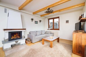 TV, fireplace, offices - Osada Kominkowy | Atmospheric Apartment | Parking (Zakopane)