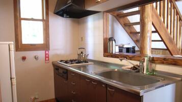 Fridge, microwave, stovetop, cookware/dishes/utensils