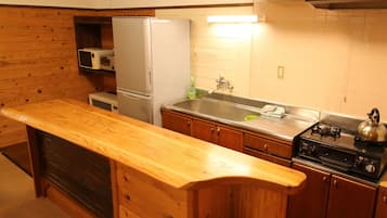 Fridge, microwave, stovetop, cookware/dishes/utensils