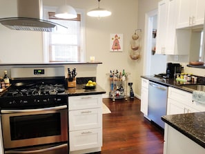 Fridge, oven, stovetop, dishwasher