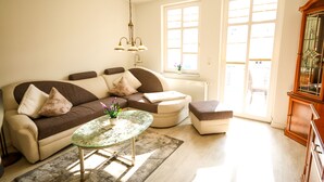 Apartment, City View (inkl. Endreinigung EUR 70) | Living area - Ferienwohnung Min Herzing (Rostock)