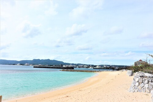 ビーチ徒歩1分! 無料駐車場付! 名護市街地! 和風モダンなリノベーションハウス ファミリー歓迎 / 名護市 沖縄県