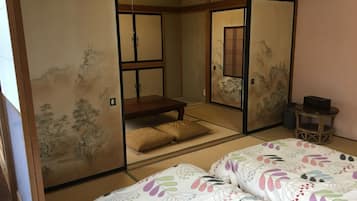 4 室のベッドルーム、アイロン / アイロン台、WiFi (無料)、ベッドシーツ