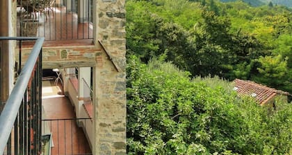 Villa degli Archi, Private pool, mountain views, WIFI, 3 terraces, mature garden