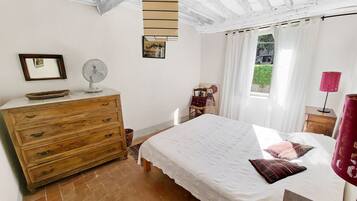 7 bedrooms, iron/ironing board, WiFi, bed sheets