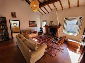 TV, peis, bordtennis og bøker