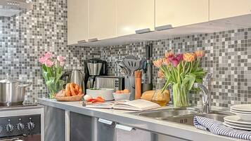 Kühlschrank, Ofen, Herdplatte, Geschirrspüler