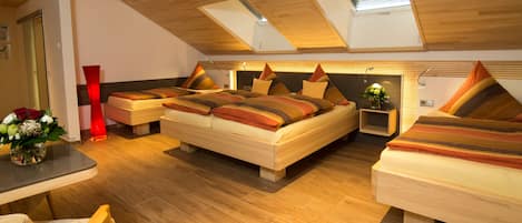 Chambre Quadruple | Literie hypoallergénique, minibar, coffres-forts dans les chambres