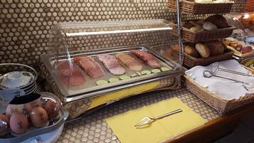 Free daily buffet breakfast