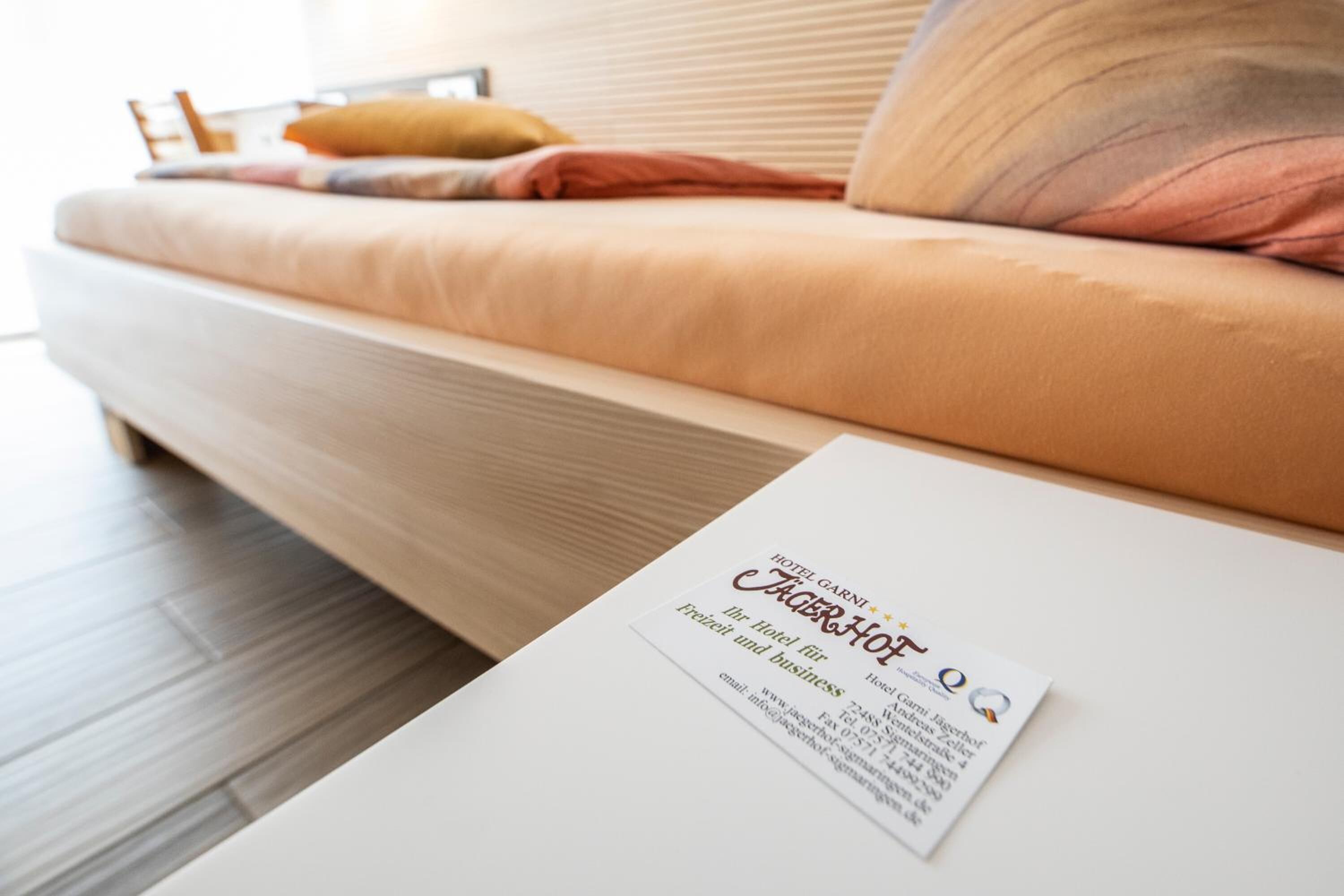 quadruple room | living room | tv, dvd player, books, heated floors