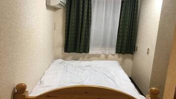 1 bedroom, WiFi (free), bed sheets