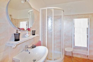 Doccia, bidet, asciugamani