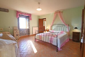 4 chambres, fer et planche à repasser, Wi-Fi, draps fournis