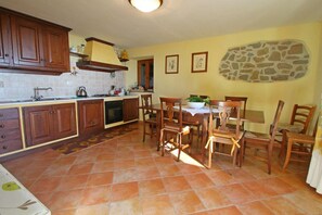 Frigorífic, microones, forn i placa de cuina