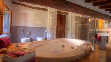 Ensemble douche/baignoire, bidet, serviettes fournies