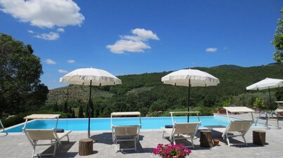 Fenice, Tuscan Villa, Private pool, stunning scenery, WIFI!