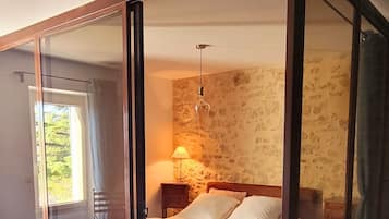 Loft Design, 1 grand lit et 1 canapé-lit, cuisine, vue piscine | Décoration personnalisée, ameublement personnalisé