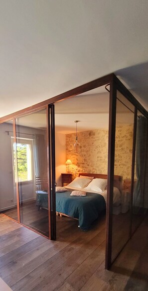 Design Loft, 1 Queen Bed with Sofa bed, Kitchen, Pool View | Individually decorated, individually furnished, soundproofing, free WiFi - Mas La Pomarède (Robion)