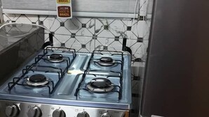 Studio – deluxe | Eget tekjøkken | Kaffetrakter/tekoker, kjøleskap, mikrobølgeovn og ovn