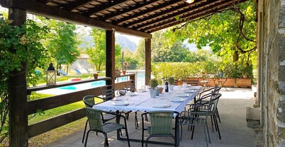 2 traditional cottages let together Private pool. Walk to river. Car charging!