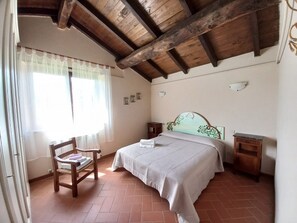 6 soverom, strykejern/-brett, wi-fi og sengetøy