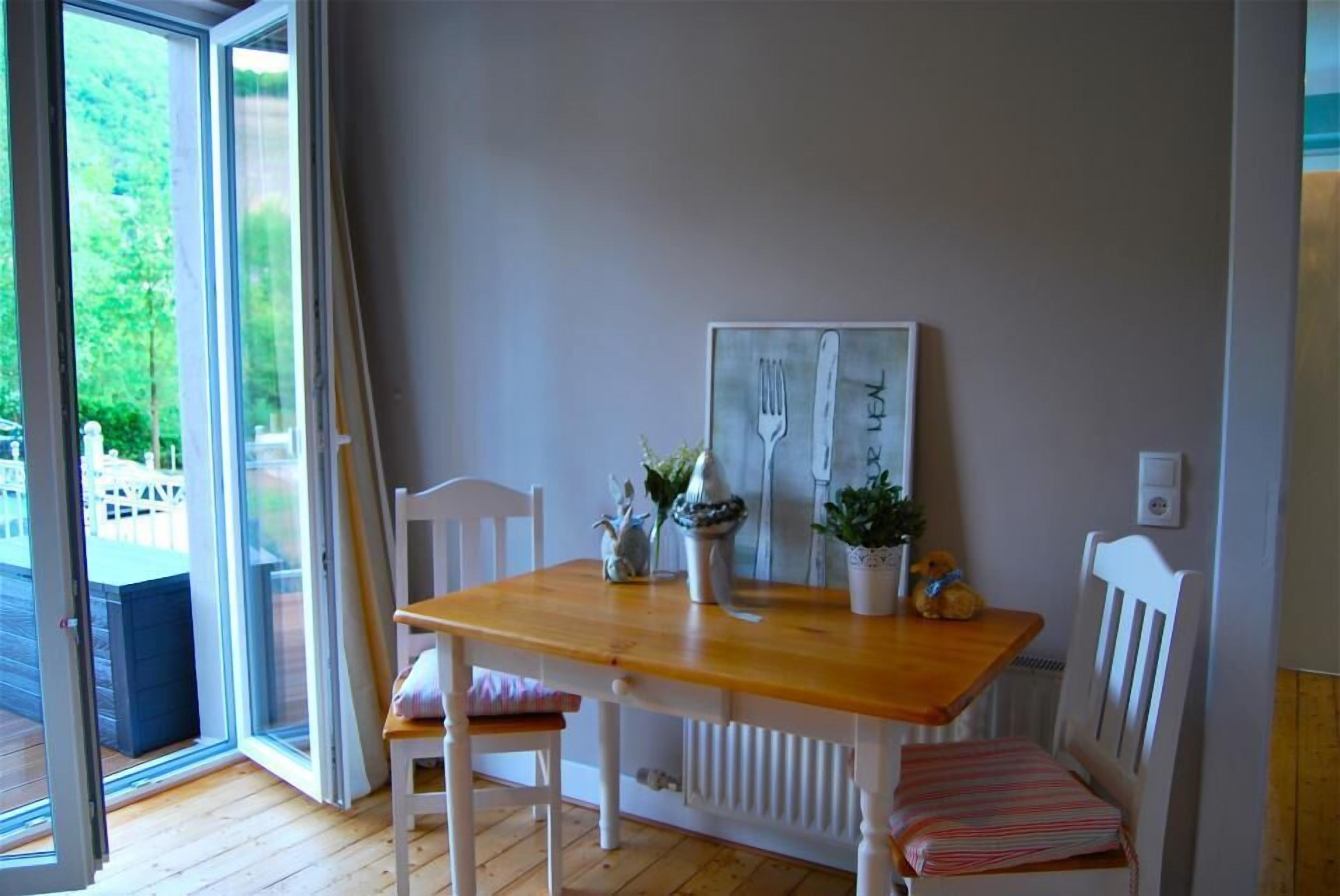 Superior-Apartment (inkl. Endreinigung EUR 60) | Eigene Küche | Großer Kühlschrank, Ofen, Herdplatte, Geschirrspüler