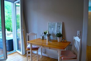Departamento superior (inkl. Endreinigung EUR 60) | Cocina privada | Refrigerador con congelador, horno, parrilla de estufa y lavavajillas 