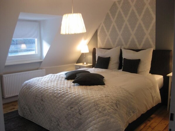 In-room safe, desk, blackout curtains, soundproofing - Landhaus Moselschön (Alken)