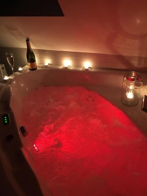 Deluxe Apartment (inkl. Endreinigung EUR 80) | Private spa tub